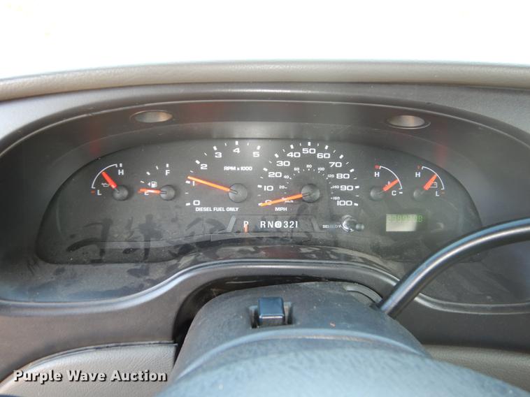 image for item DD0792 2005 Ford E450 Super Duty shuttle bus