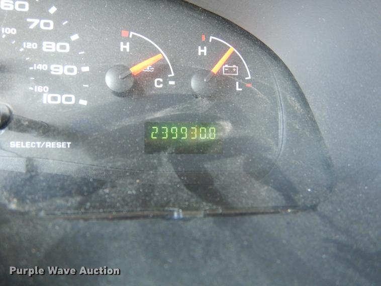 image for item DD0792 2005 Ford E450 Super Duty shuttle bus