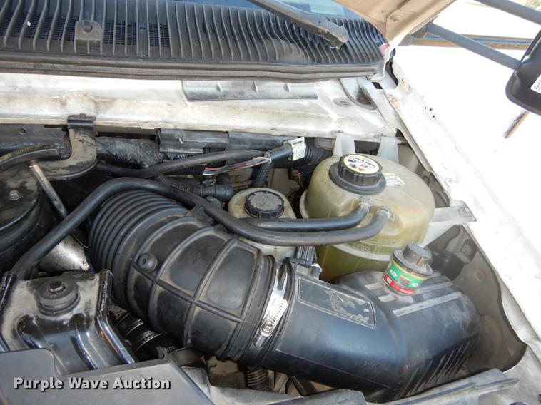 image for item DD0792 2005 Ford E450 Super Duty shuttle bus