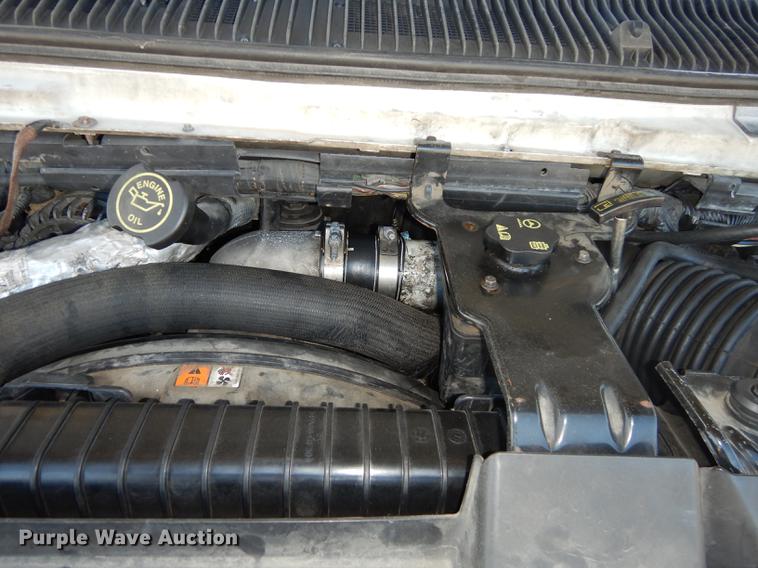 image for item DD0792 2005 Ford E450 Super Duty shuttle bus