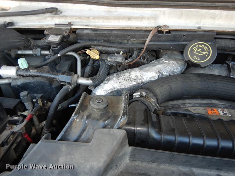 image for item DD0792 2005 Ford E450 Super Duty shuttle bus