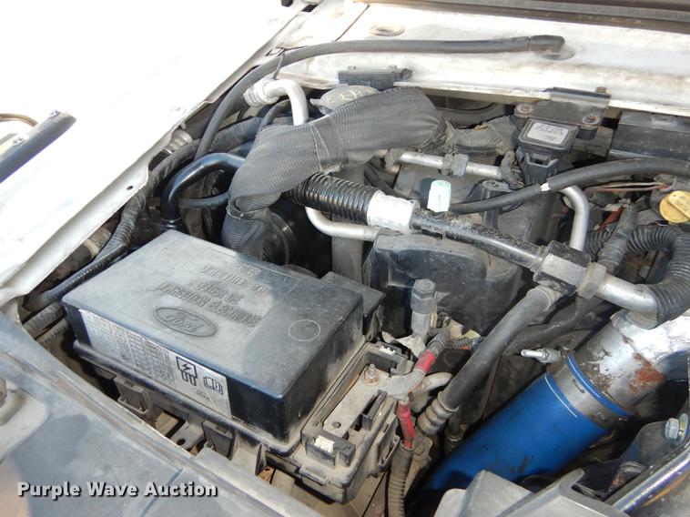 image for item DD0792 2005 Ford E450 Super Duty shuttle bus