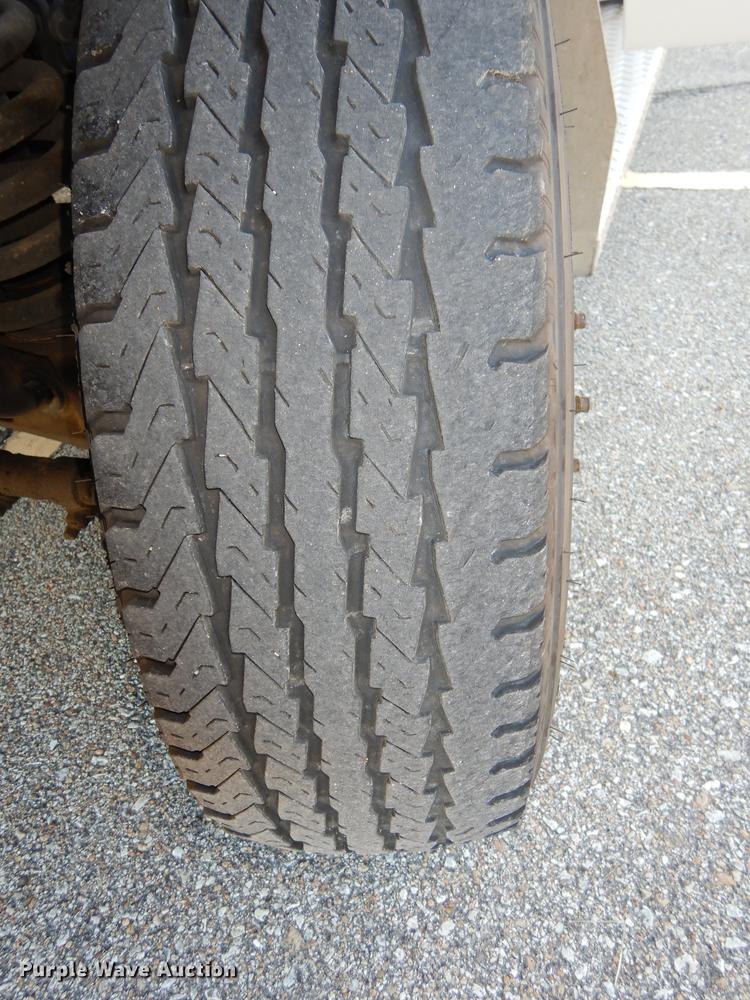 image for item DD0792 2005 Ford E450 Super Duty shuttle bus