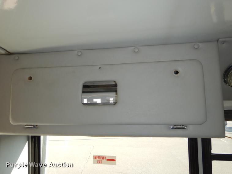 image for item DD0792 2005 Ford E450 Super Duty shuttle bus