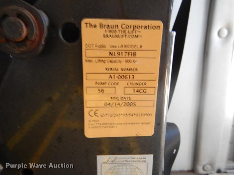 image for item DD0792 2005 Ford E450 Super Duty shuttle bus