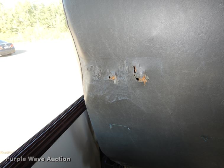 image for item DD0792 2005 Ford E450 Super Duty shuttle bus