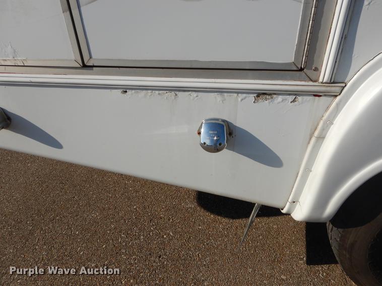 image for item DD0792 2005 Ford E450 Super Duty shuttle bus