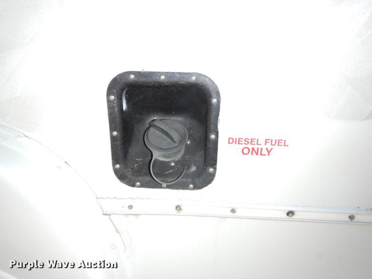 image for item DD0792 2005 Ford E450 Super Duty shuttle bus