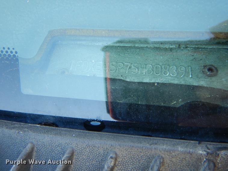 image for item DD0792 2005 Ford E450 Super Duty shuttle bus