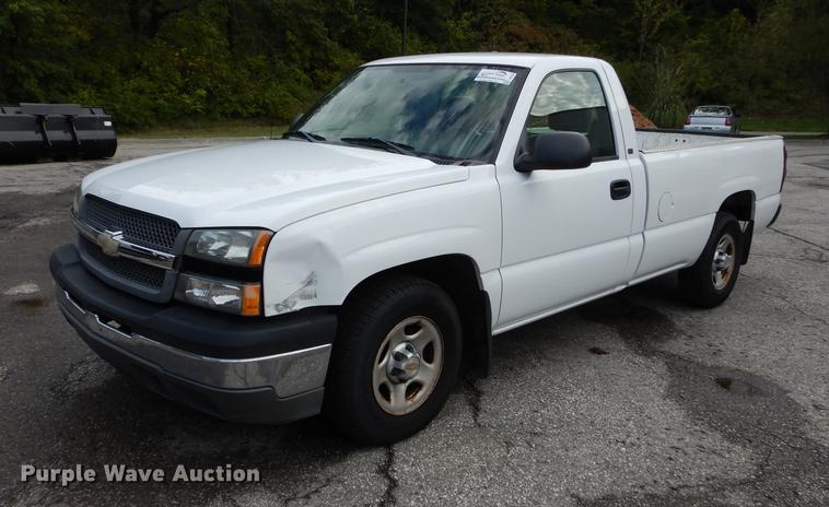 image for item DD0794 2004 Chevrolet Silverado 1500 pickup truck