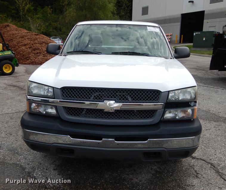 image for item DD0794 2004 Chevrolet Silverado 1500 pickup truck