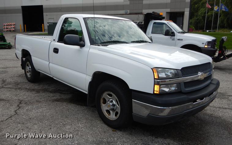 image for item DD0794 2004 Chevrolet Silverado 1500 pickup truck