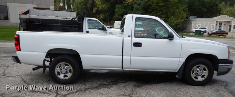 image for item DD0794 2004 Chevrolet Silverado 1500 pickup truck