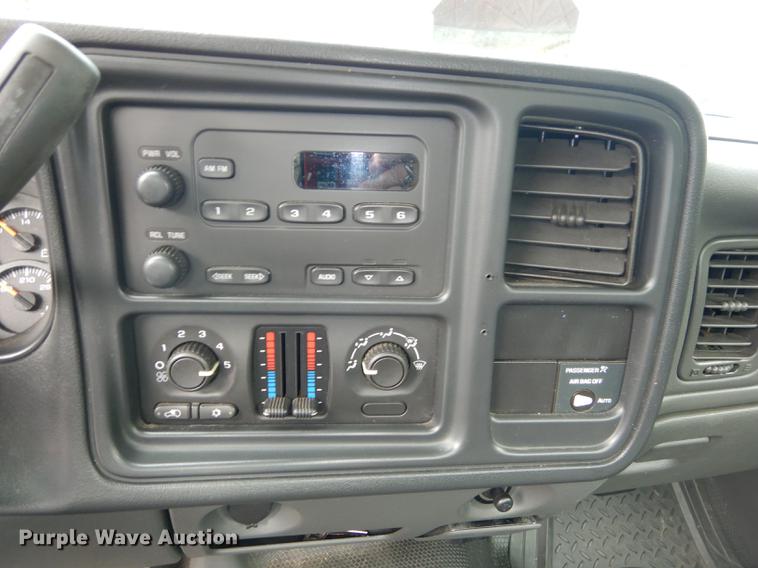 image for item DD0794 2004 Chevrolet Silverado 1500 pickup truck