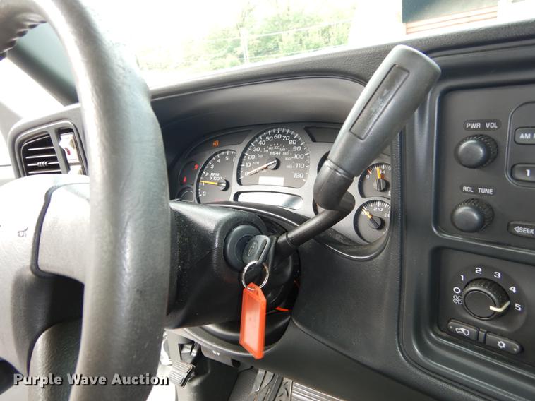 image for item DD0794 2004 Chevrolet Silverado 1500 pickup truck