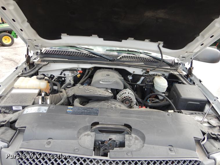 image for item DD0794 2004 Chevrolet Silverado 1500 pickup truck