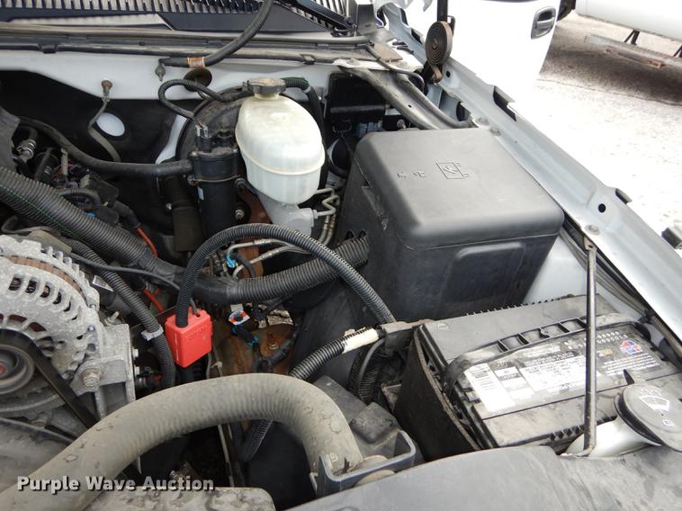 image for item DD0794 2004 Chevrolet Silverado 1500 pickup truck