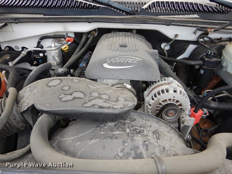 image for item DD0794 2004 Chevrolet Silverado 1500 pickup truck