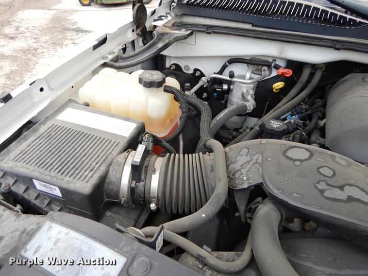 image for item DD0794 2004 Chevrolet Silverado 1500 pickup truck