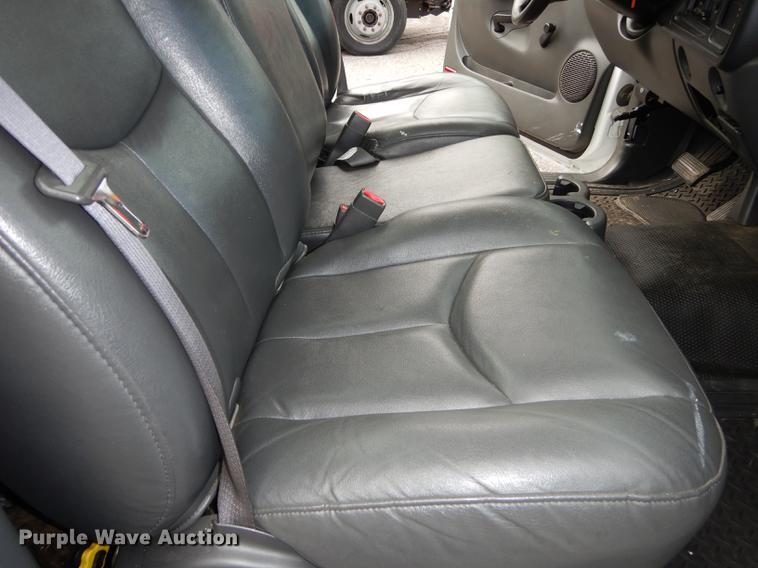 image for item DD0794 2004 Chevrolet Silverado 1500 pickup truck