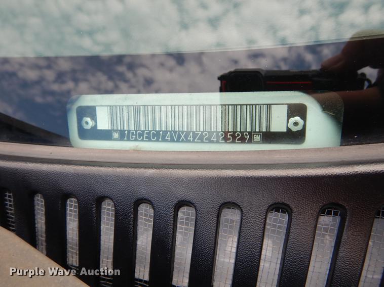 image for item DD0794 2004 Chevrolet Silverado 1500 pickup truck