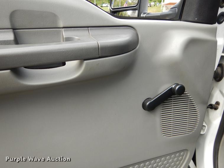 image for item DD0795 2004 Ford F450 Super Duty XL dump truck