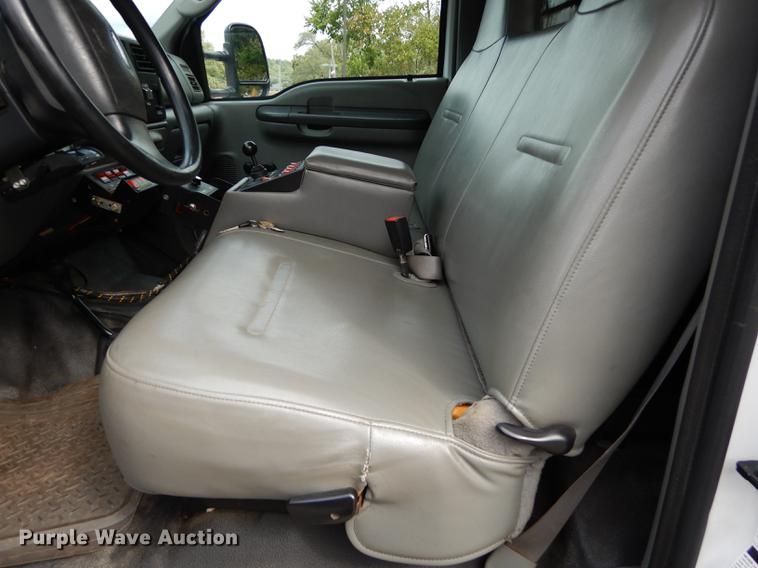 image for item DD0795 2004 Ford F450 Super Duty XL dump truck