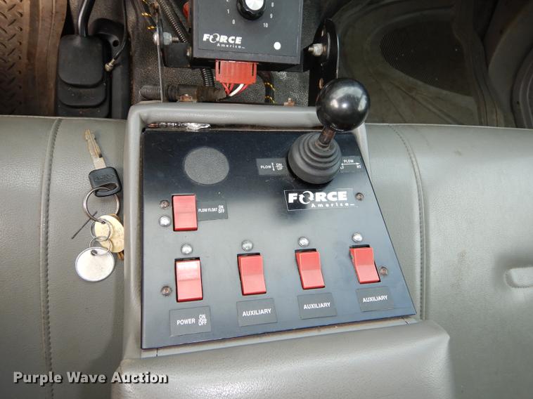 image for item DD0795 2004 Ford F450 Super Duty XL dump truck