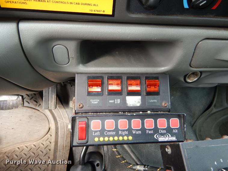 image for item DD0795 2004 Ford F450 Super Duty XL dump truck