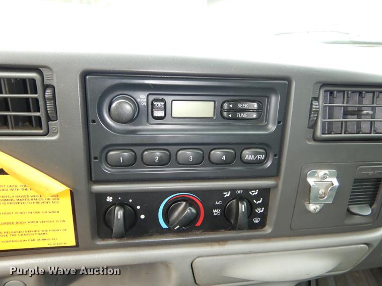 image for item DD0795 2004 Ford F450 Super Duty XL dump truck