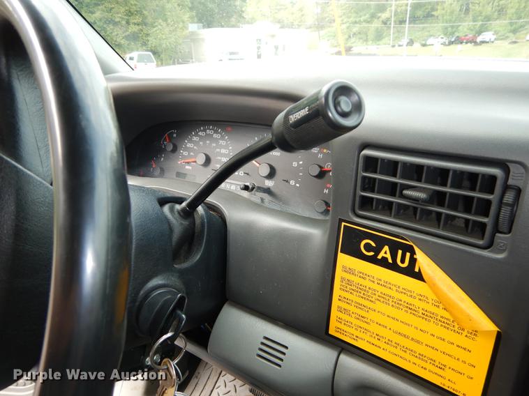 image for item DD0795 2004 Ford F450 Super Duty XL dump truck