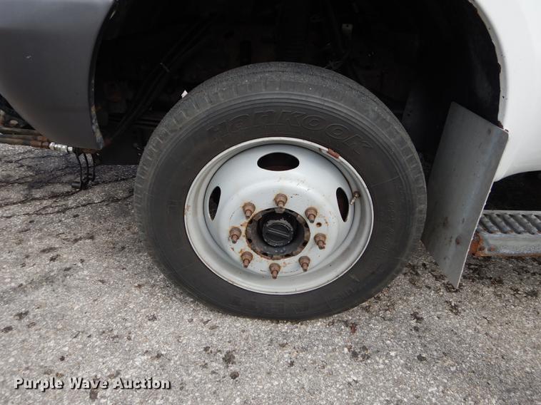 image for item DD0795 2004 Ford F450 Super Duty XL dump truck