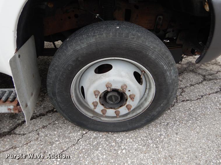 image for item DD0795 2004 Ford F450 Super Duty XL dump truck