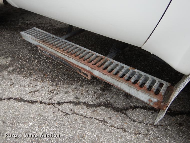 image for item DD0795 2004 Ford F450 Super Duty XL dump truck