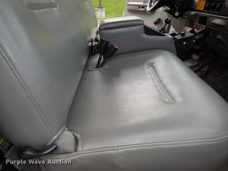 image for item DD0795 2004 Ford F450 Super Duty XL dump truck