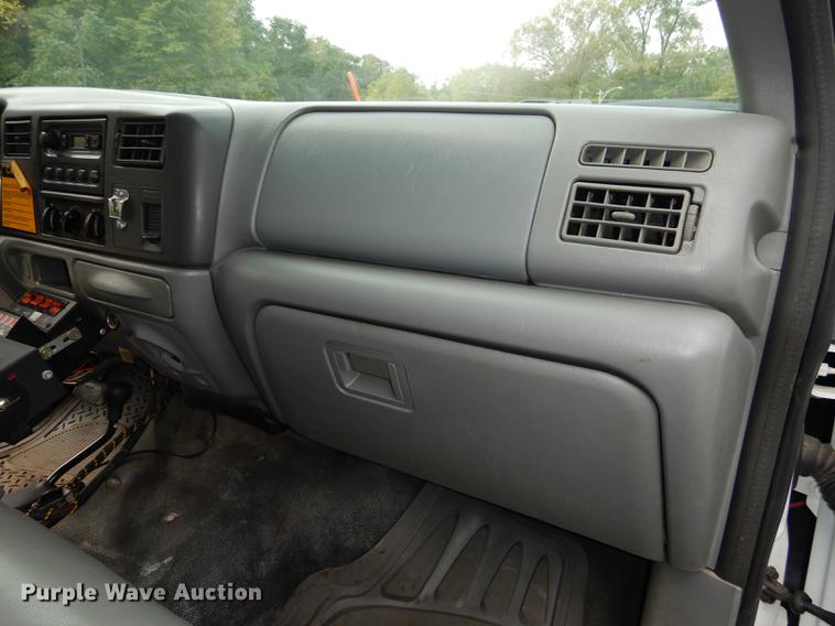 image for item DD0795 2004 Ford F450 Super Duty XL dump truck