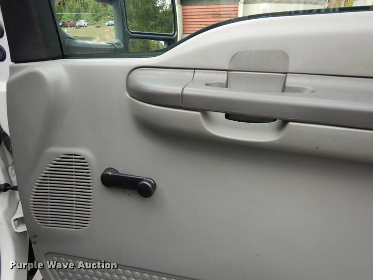 image for item DD0795 2004 Ford F450 Super Duty XL dump truck