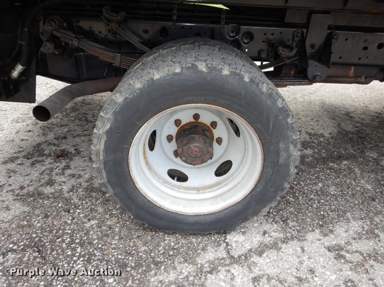 image for item DD0795 2004 Ford F450 Super Duty XL dump truck