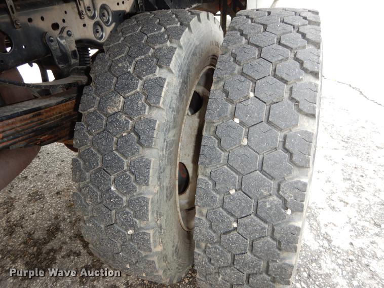 image for item DD0795 2004 Ford F450 Super Duty XL dump truck