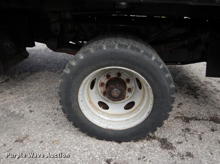image for item DD0795 2004 Ford F450 Super Duty XL dump truck