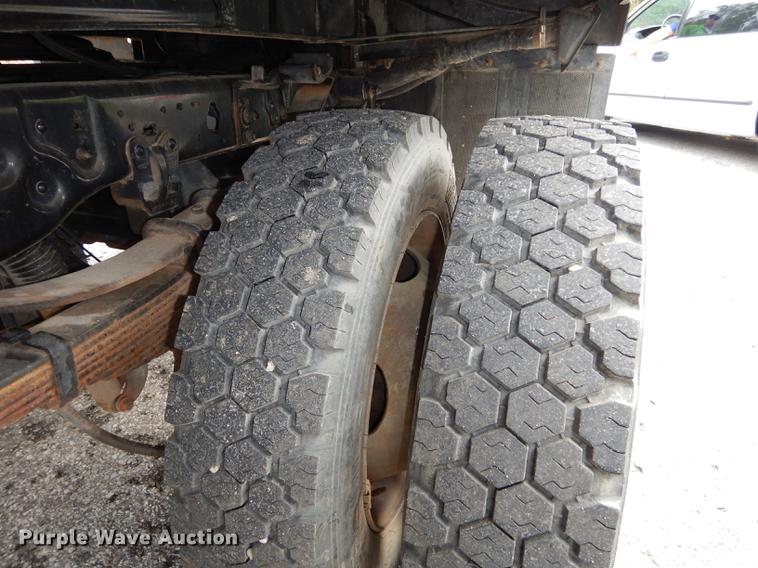 image for item DD0795 2004 Ford F450 Super Duty XL dump truck