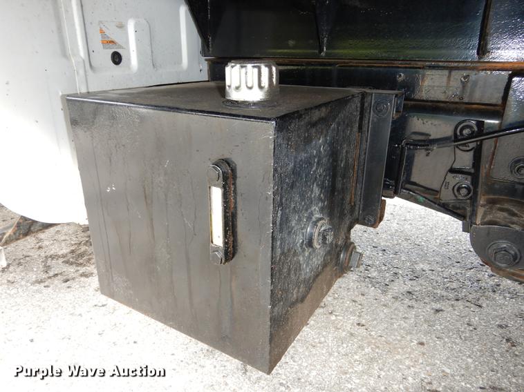 image for item DD0795 2004 Ford F450 Super Duty XL dump truck