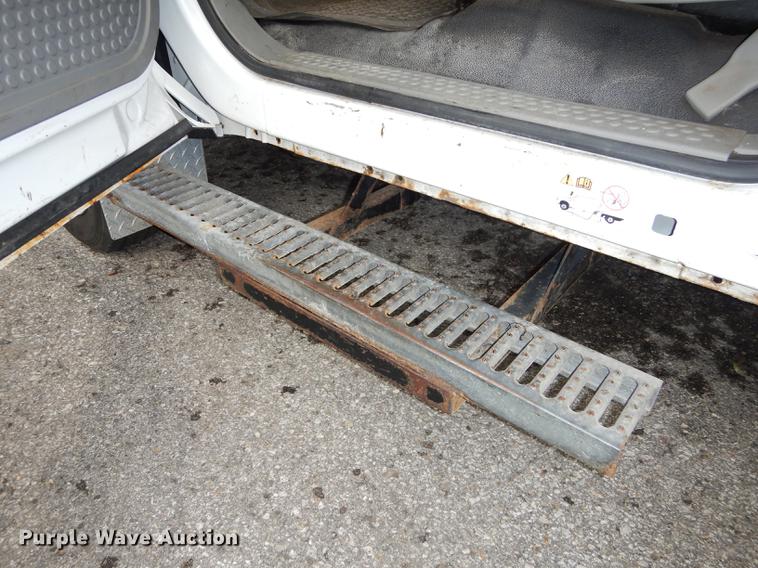 image for item DD0795 2004 Ford F450 Super Duty XL dump truck