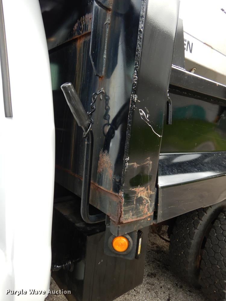 image for item DD0795 2004 Ford F450 Super Duty XL dump truck