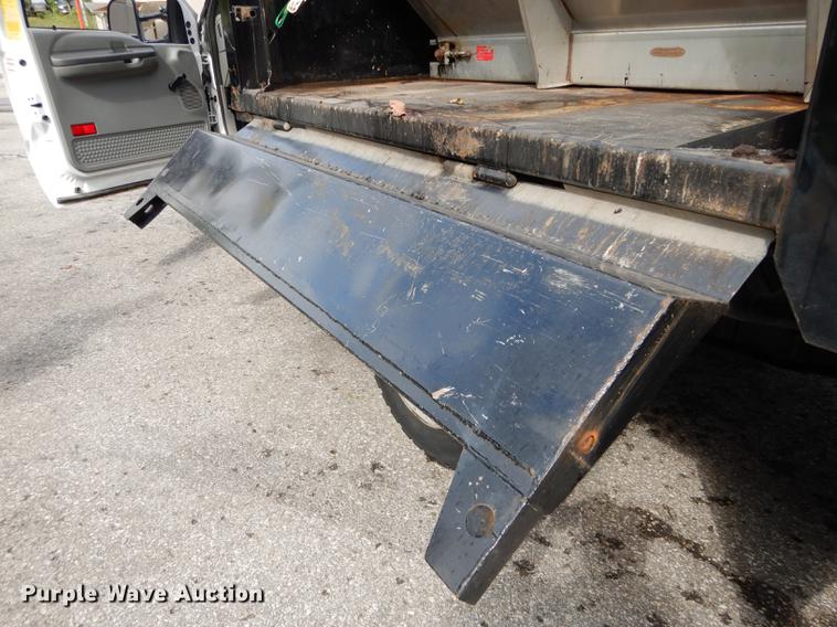 image for item DD0795 2004 Ford F450 Super Duty XL dump truck