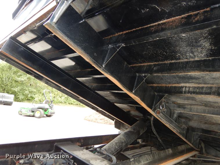 image for item DD0795 2004 Ford F450 Super Duty XL dump truck