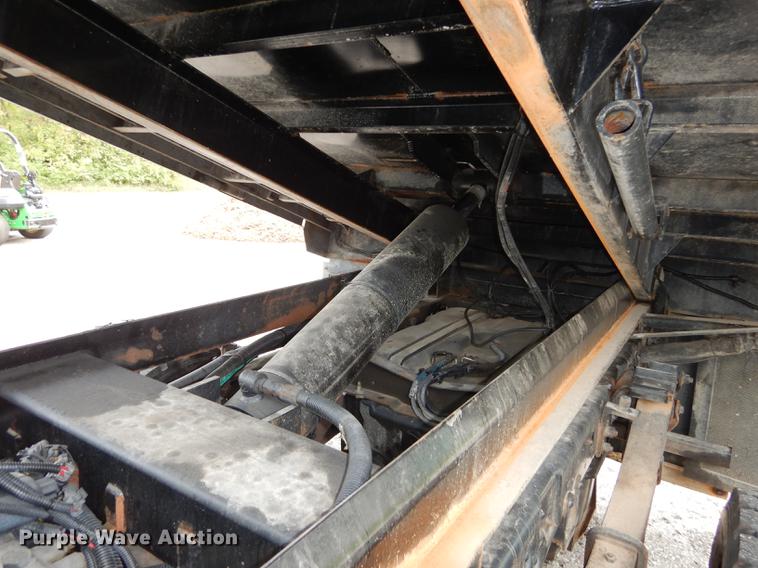 image for item DD0795 2004 Ford F450 Super Duty XL dump truck