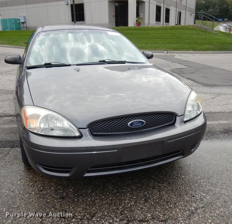 image for item DD0796 2005 Ford Taurus SE