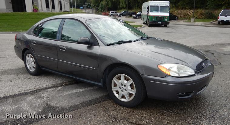 image for item DD0796 2005 Ford Taurus SE