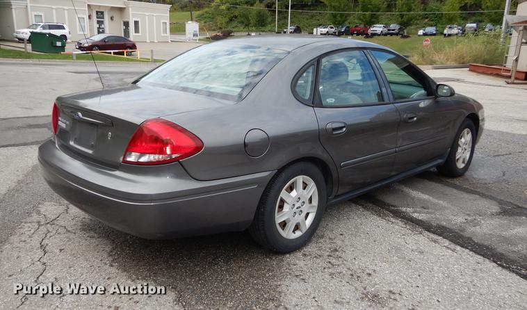 image for item DD0796 2005 Ford Taurus SE